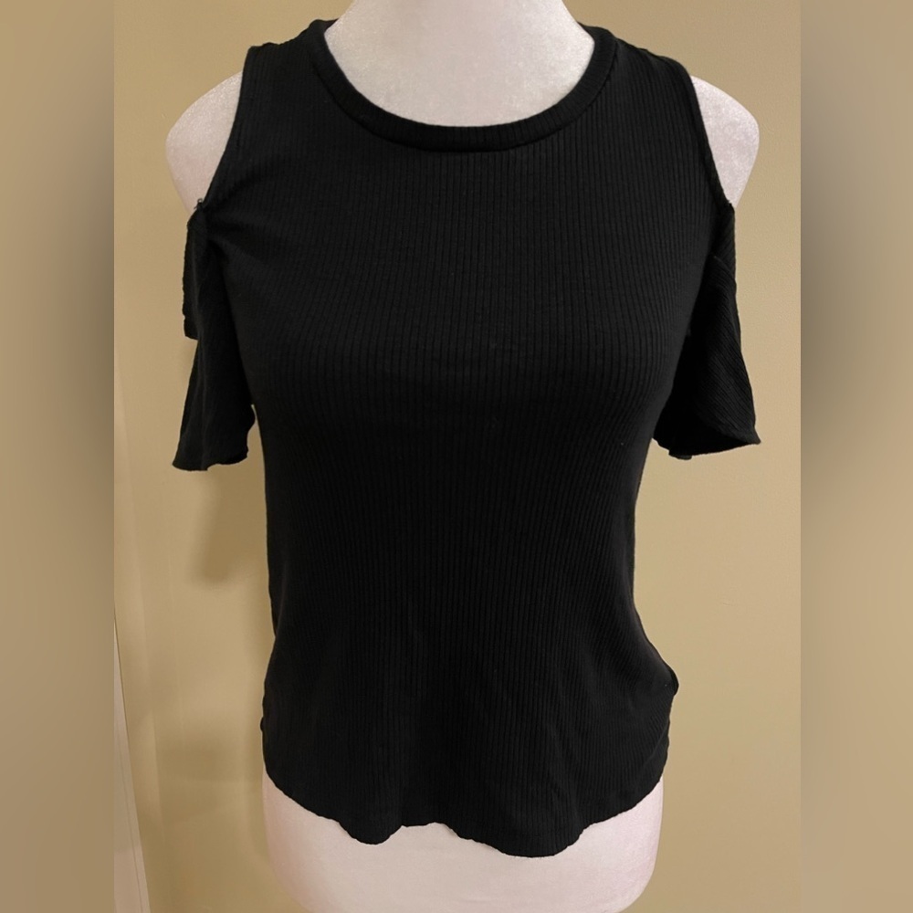 American Eagle Soft and Sexy black ribbed cold shoulder top​​​​​​​​